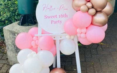 Personalised Statement Easel & Balloon Garland 