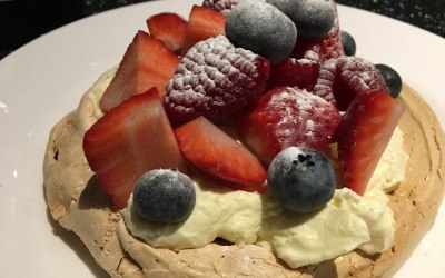 Home made meringue Pavlova