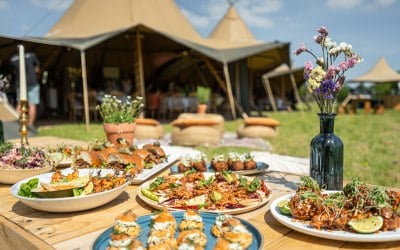 Tipi wedding feasts 