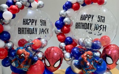 Spiderman themed personalised balloon garland bubbles