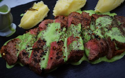 Ribeye, brown butter mash, green peppercorn