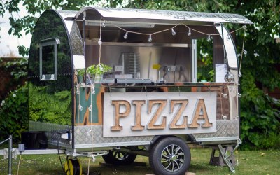 Meet Cassie - our mobile pizza experience!