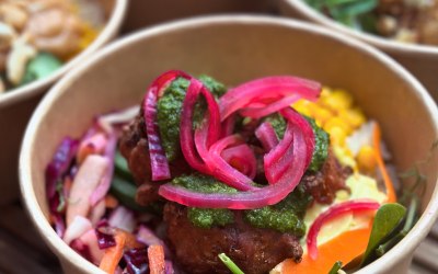 Onion bhaji bowl with masala mayo, coriander chutney and pink pickled onions