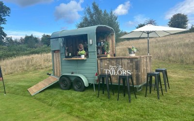 Horsebox bar