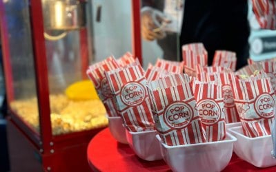 Popcorn table