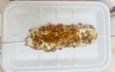 White chocolate with biscoff crumbs & fudge