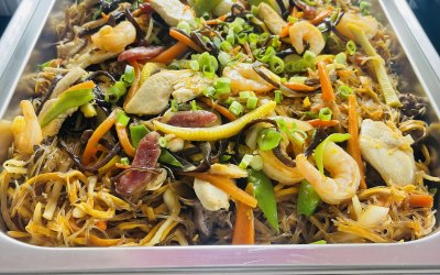 Stir fry noodles filipino style