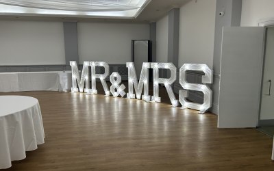 Mr & Mrs