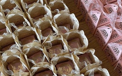 Mini brownie wedding favours wrapped with bride and groom foiled initials 