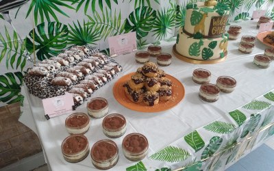 Table spread + cake