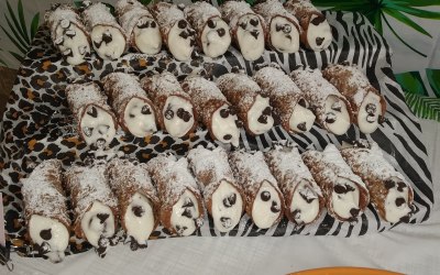 Handmade cannoli