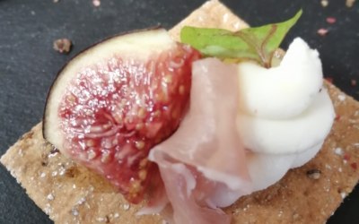 Parma ham, fig & goats cheese canapé 