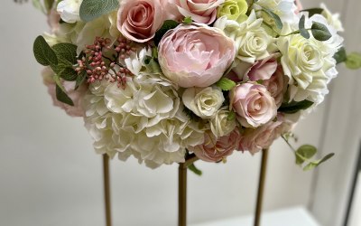 We create a wide range of floral arrangements for tables, top tables, backdrops and arches.