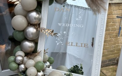 Welcome Mirror, Easel & Balloon Garland 