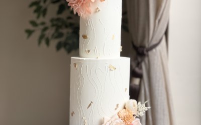 Elegant wedding cake