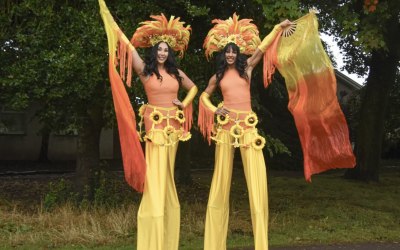 Stilt walkers 