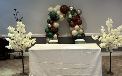 Balloon arch with flowers