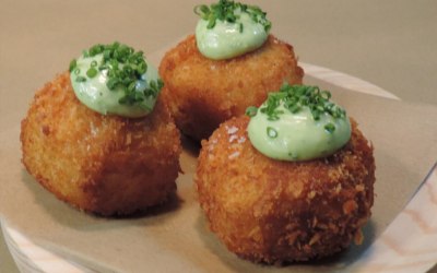 Croquette, aioli, choves 