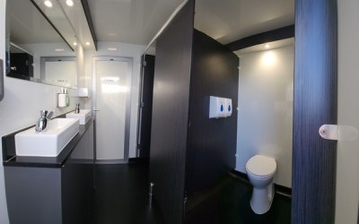 Luxury Toilet Trailer 