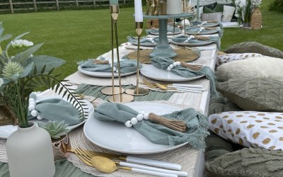 Luxe picnic with lace wigwam