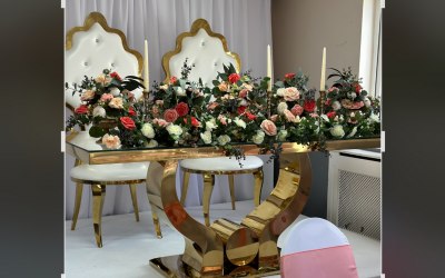 Sweetheart Table and floral runner