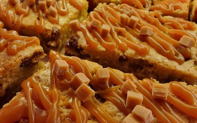 Salted caramel blondie