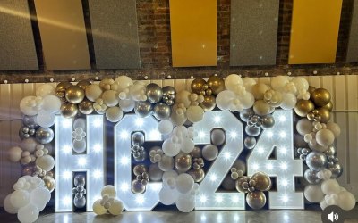 4ft Light up letters and balloons