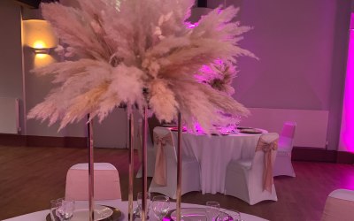 Pampas table centres