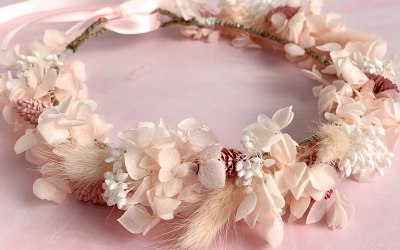 Dried and preserved flower crown