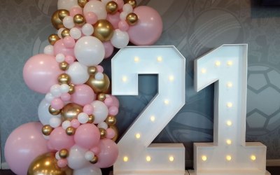 Light-Up Numbers and Organic Balloon Half-Arch 