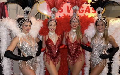 Showgirl dancers 