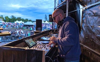 djbe. warming up for Lemar at a festival in Suffolk. 